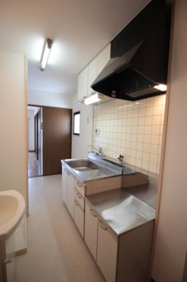 【キッチン】 | サンロイヤル文の里 | クリーニングされた綺麗なキッチンです。