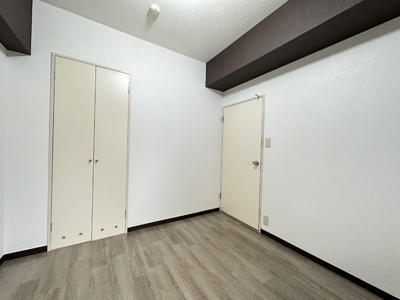 【子供部屋】 | ヴァンクレールⅠ | 洋室4.7帖☆こちらのお部屋にもクローゼットがあります♪お洋服の多い方もお部屋が片付いて快適に過ごせますね☆