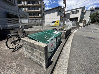 【その他共用部分】 | ヴァンクレールⅠ | 敷地内ごみ置き場でごみ出しもらくらく～♪忙しい社会人さんや主婦さんにもうってつけ！
