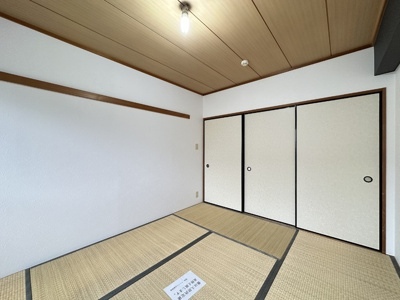 【和室】 | ヴァンクレールⅠ | 南東向き和室6帖☆クローゼットがあります♪お洋服や寝具などをスッキリ収納できて、整理しやすくなりますね☆