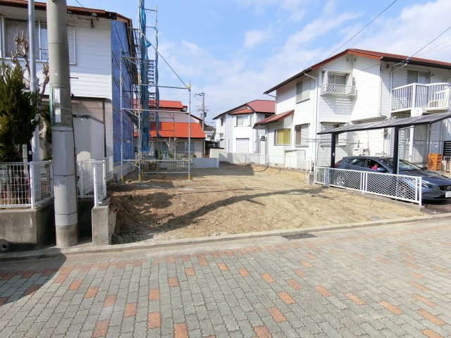神戸市西区春日台１丁目土地の前面道路含む現地写真|インターロッキング貼りの前面道路が印象的でおしゃれです