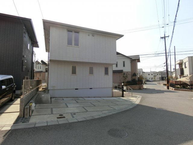 神戸市西区井吹台東町６丁目　中古戸建の駐車場|角家　いいですね