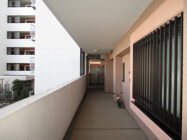 ダイアパレス幕張タイムズガーデン　花見川区幕張町１丁目　中古マンションのその他共用部分|共用廊下です
