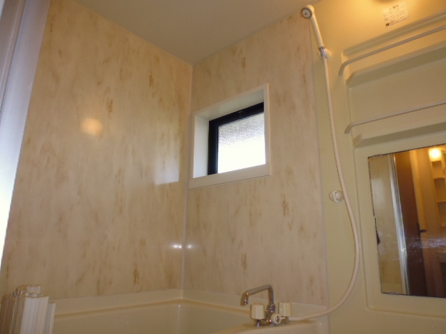 グレースエントピアの浴室|風呂窓