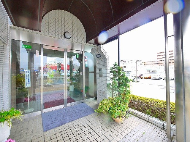 東亜シティプラザのエントランス|オートロック付きで安心ですね。