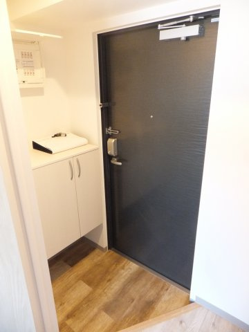 マリアージュ市川の玄関