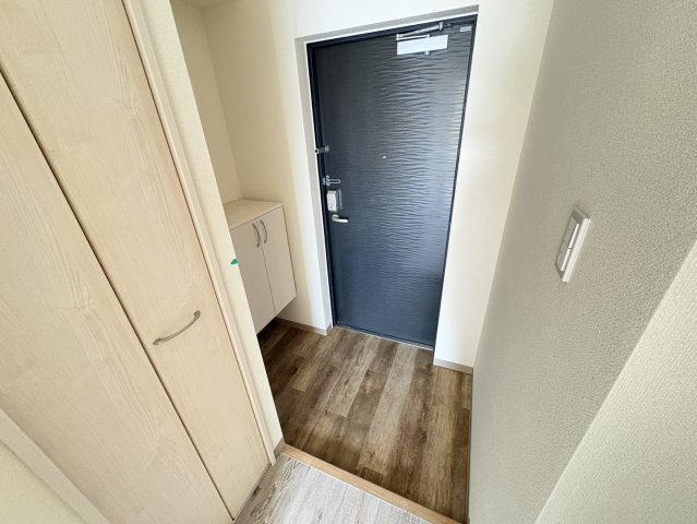 マリアージュ市川の玄関