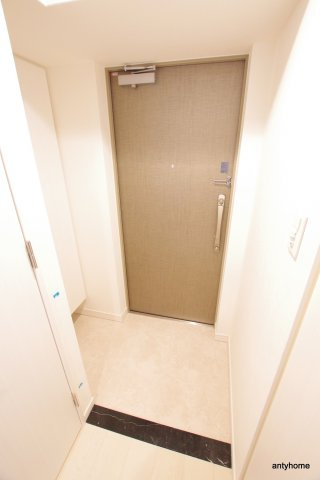 S-RESIDENCE江坂Eminence　仲介手数料無料の玄関