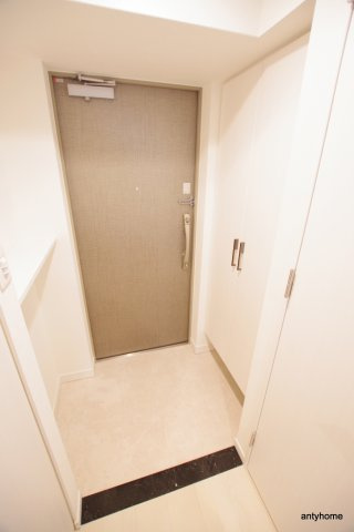 S-RESIDENCE江坂Eminence　仲介手数料無料の玄関