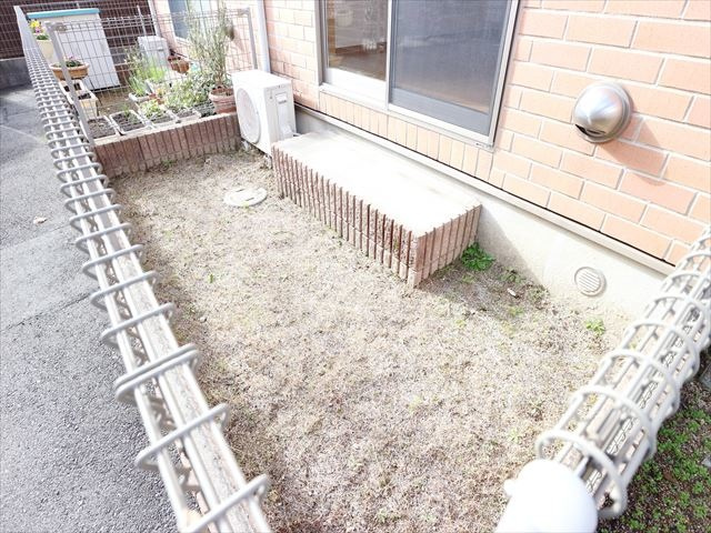 アーバンシャレー弐番館の庭