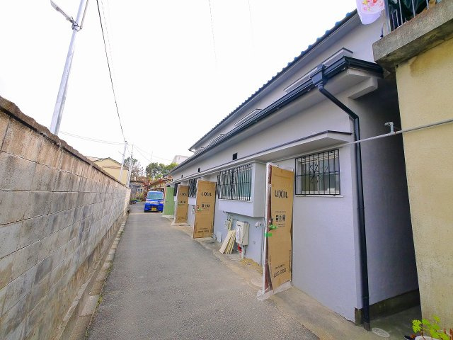 南京終町テラスハウスのその他共用部分|レトロかつオシャレな外観です。