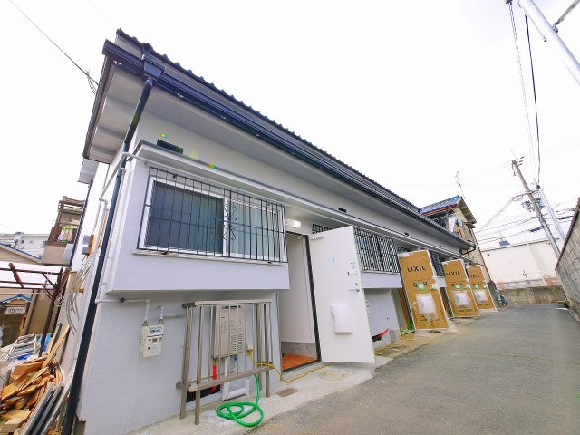 南京終町テラスハウスのその他共用部分|レトロかつオシャレな外観です。