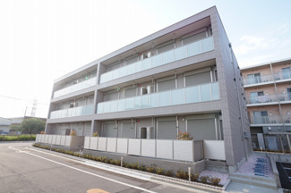【外観】 | 1フロア4室からなる全室南向きの２LDKペット共生物件です