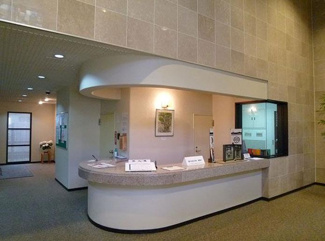 【エントランス】 | 白を基調とし優雅な雰囲気を感じられるエントランスです