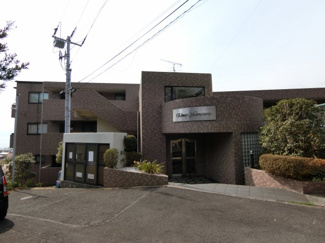 【外観】 | エントランス・オートロック完備！「真鶴」駅より徒歩6分の好立地