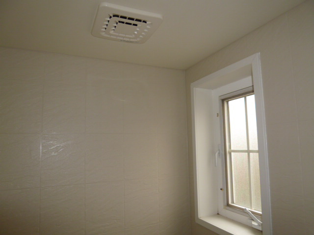 アウローラＡの浴室|浴室窓