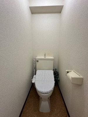 【トイレ】 | ロイヤルハイツ東海大前 | トイレは温水洗浄便座付き♪人気のバストイレ別です♪トイレが独立していると使いやすいですよね☆