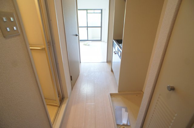 【玄関】 | クレール加茂 | 収納もある玄関です