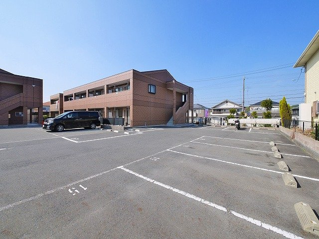 シャインヒルズⅡの駐車場