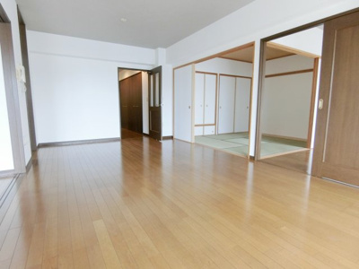 【居間・リビング】 | アスタ新長田タワーズコート2番館　タワー棟 | ゆったりとした居間です