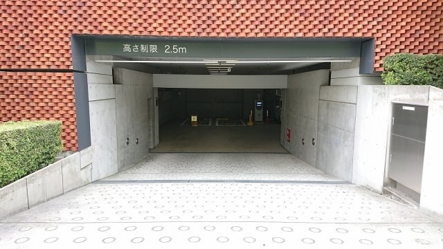 アイオス永田町ビルの駐車場