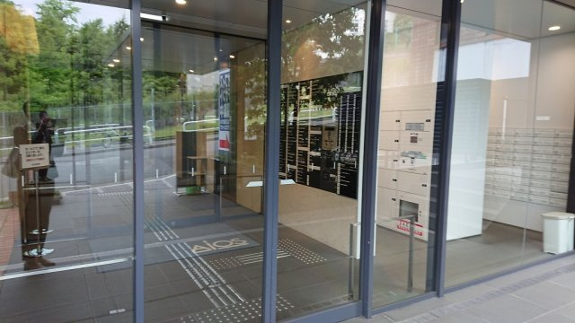 アイオス永田町ビルのエントランス