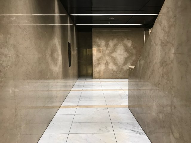 第７大銀ビルのエントランス