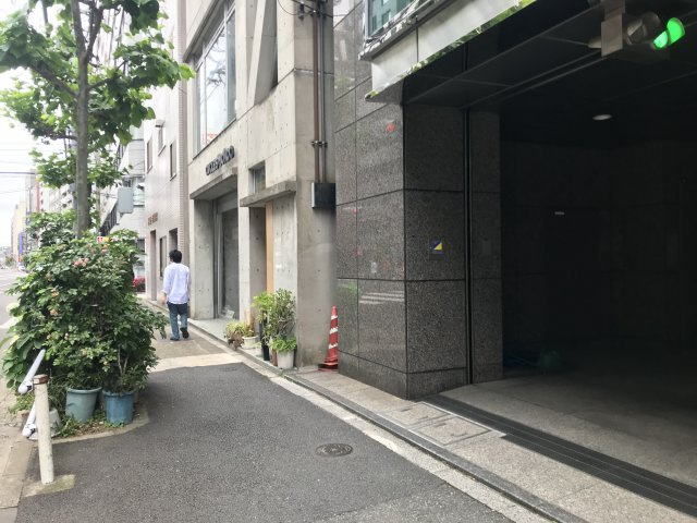 第７大銀ビルのエントランス