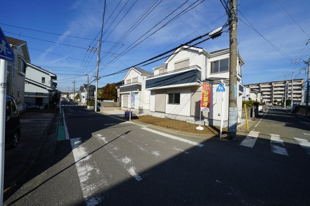保土ヶ谷区法泉１丁目全２棟 　新築戸建て【成約済】の前面道路含む現地写真
