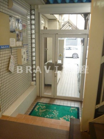 シュライン森ノ宮　BRAVI不動産のエントランス|【シュライン森ノ宮】落ち着いたエントランスです
