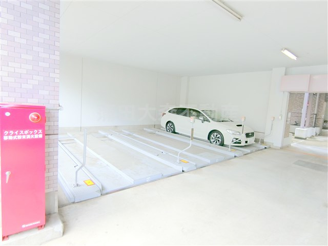 クレッセント大森Ⅲの駐車場