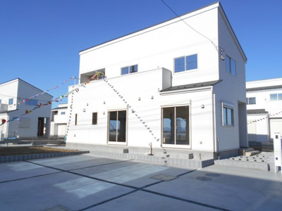 【外観】 | 鴻巣市　屈巣18-2期　全3棟　1号棟　91坪　らすと1棟 | 外観も気になるポイント。完成済み。値段変更しております。2180から1880に価格変更です。