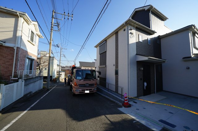 保土ヶ谷区法泉３丁目　 新築戸建【成約】の前面道路含む現地写真