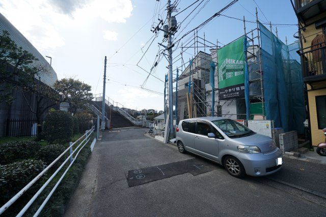 【横浜市保土ケ谷区瀬戸ケ谷町231-30新築戸建て１号棟】★仲介手数料無料★（瀬戸ヶ谷小学校・岩崎中学校）の前面道路含む現地写真