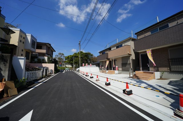 保土ヶ谷区常盤台全３棟　新築戸建【成約】の前面道路含む現地写真