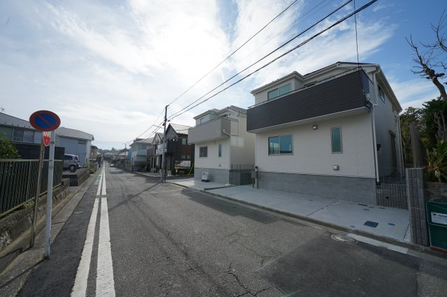 保土ヶ谷区狩場町　全2棟新築一戸建て【成約】の前面道路含む現地写真