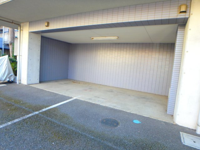 メゾンドール藤の駐車場