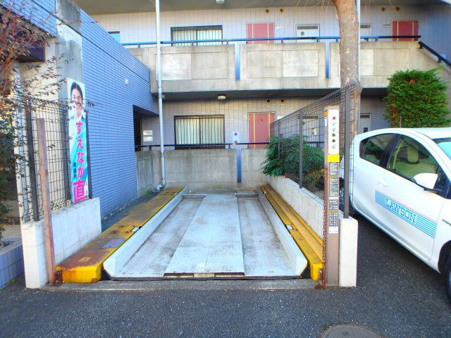 メゾンドール藤の駐車場