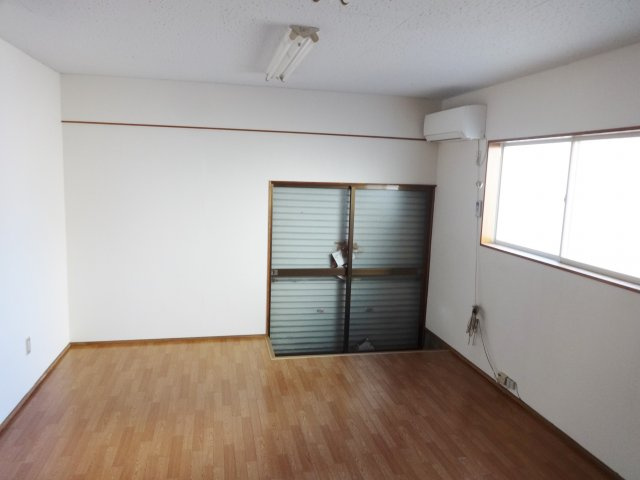 シモダタウンの洋室
