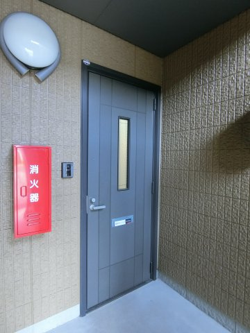 ファミーユ中野B棟の玄関