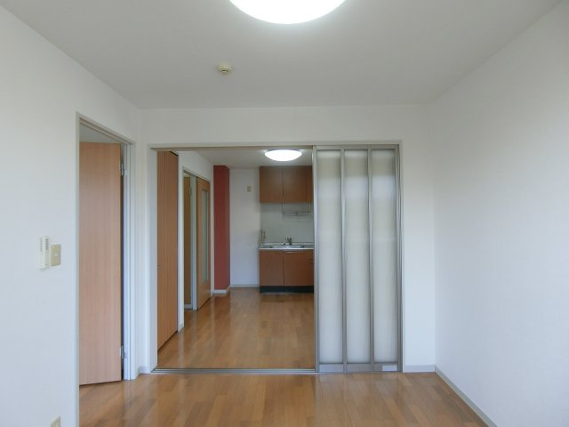 ファミーユ中野B棟の居間・リビング