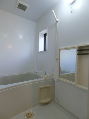 ファミーユ中野B棟の浴室