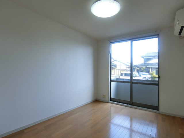 ファミーユ中野B棟の居間・リビング