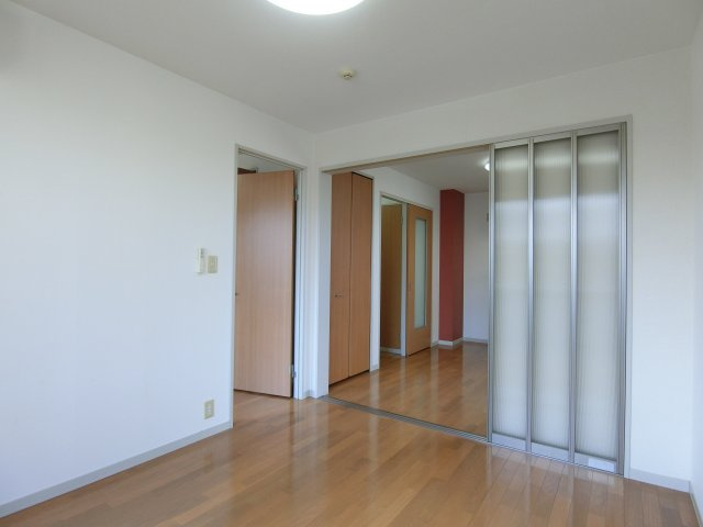 ファミーユ中野B棟の居間・リビング