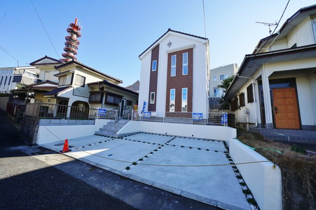 価格変更！全居室６帖以上の５ＬＤＫ、大型浴室ＴＶ付♪カースペース２台♪　保土ヶ谷区仏向町　新築戸建の外観