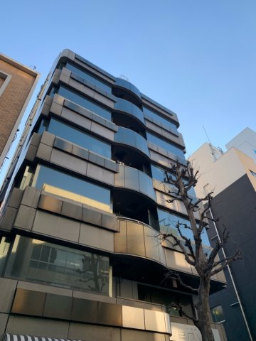 関内エスビルの外観