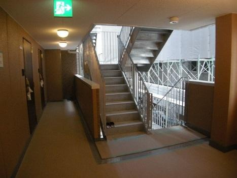 ドルチェヴィータ難波南　BRAVI不動産のその他共用部分|【ドルチェヴィータ難波南】非常階段です