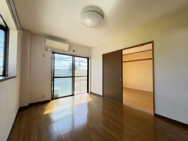 シャンブルド昭島の居間・リビング