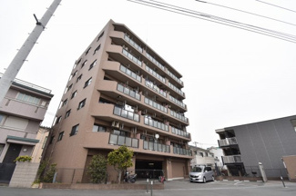 【外観】 | 来客時に安心のモニター付オートロック・不在時に便利な宅配ボックス完備！