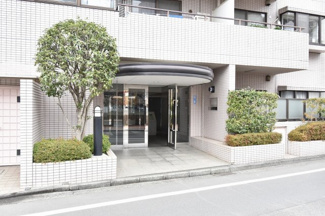 【エントランス】 | 京浜急行線「南太田」駅徒歩1分・「黄金町」駅徒歩8分、横浜市営地下鉄ブルーライン「吉野町」駅徒歩6分！